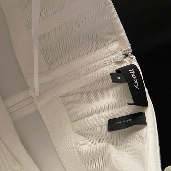 Theory white blouse Sz 0 - Picture 4 of 4